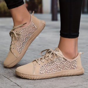 Overlane Bloomy Lite - Lace-Up Sneakers for Wide Feet