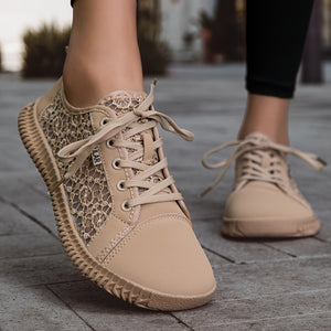 Overlane Bloomy Lite - Lace-Up Sneakers for Wide Feet Khaki / 36