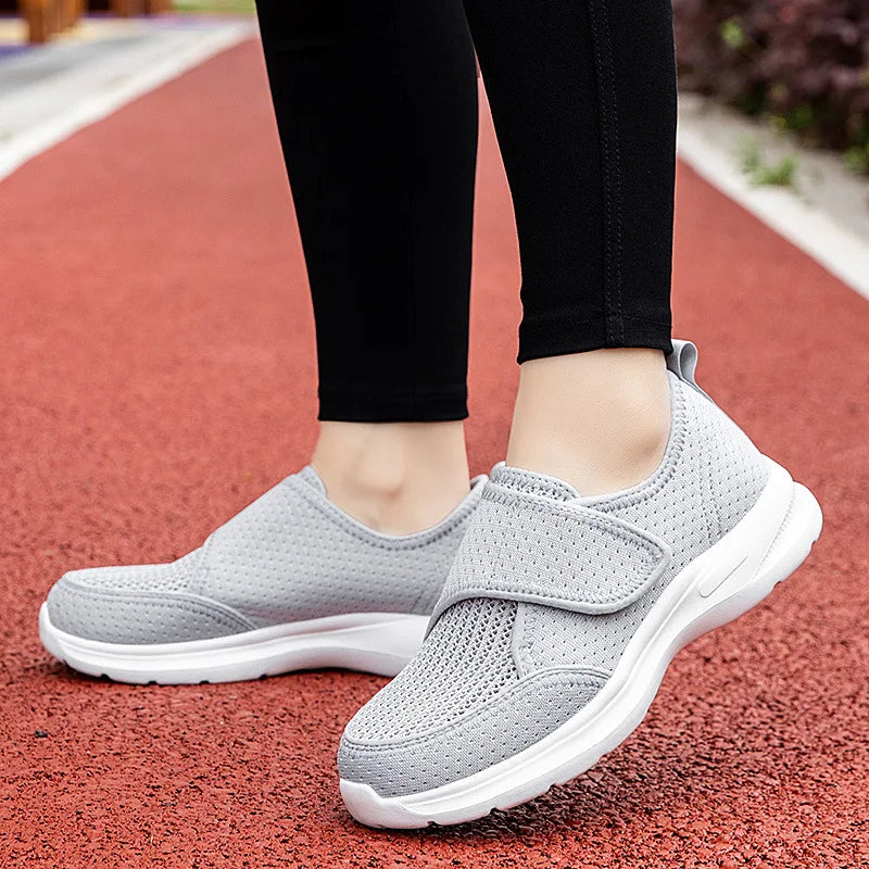 Comfy Family Elderly Diabetic Shoes Men Women Sneaker Large Size Plus Fertilizer Widening Shoes Adjustable Foot Swelling Shoe Non-Slip Couple