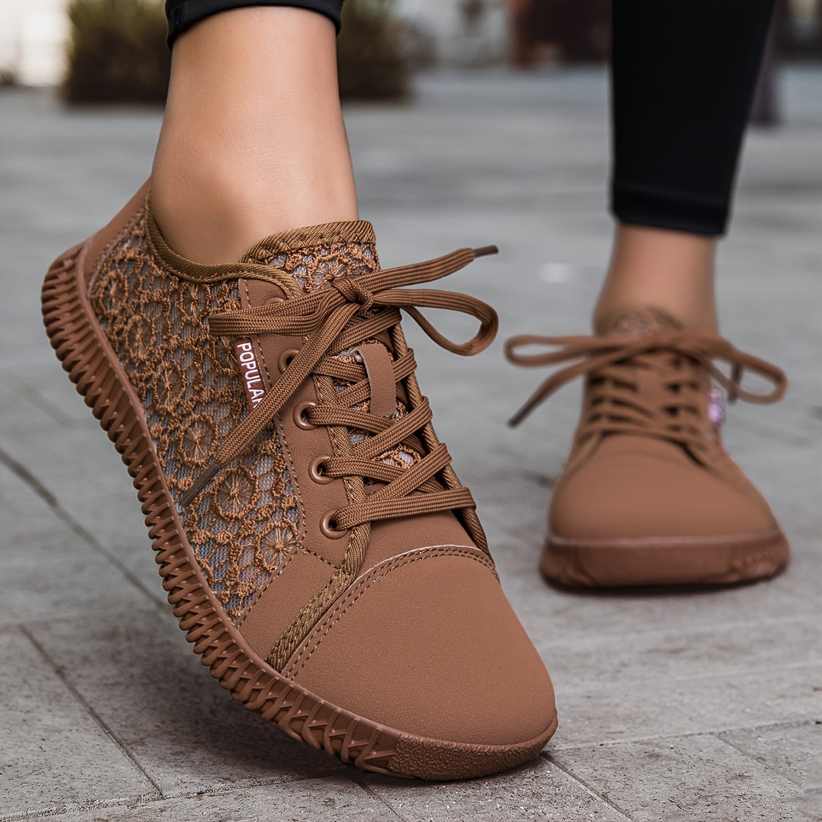 Overlane Bloomy Lite - Lace-Up Sneakers for Wide Feet Brown / 36