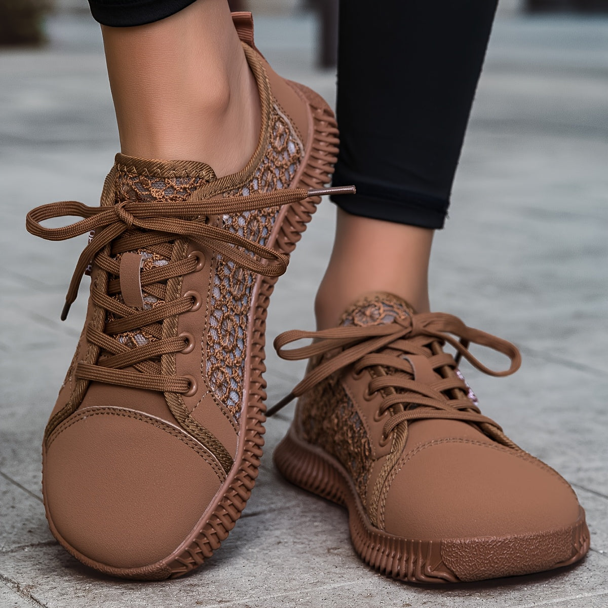 Overlane Bloomy Lite - Lace-Up Sneakers for Wide Feet Brown / 44