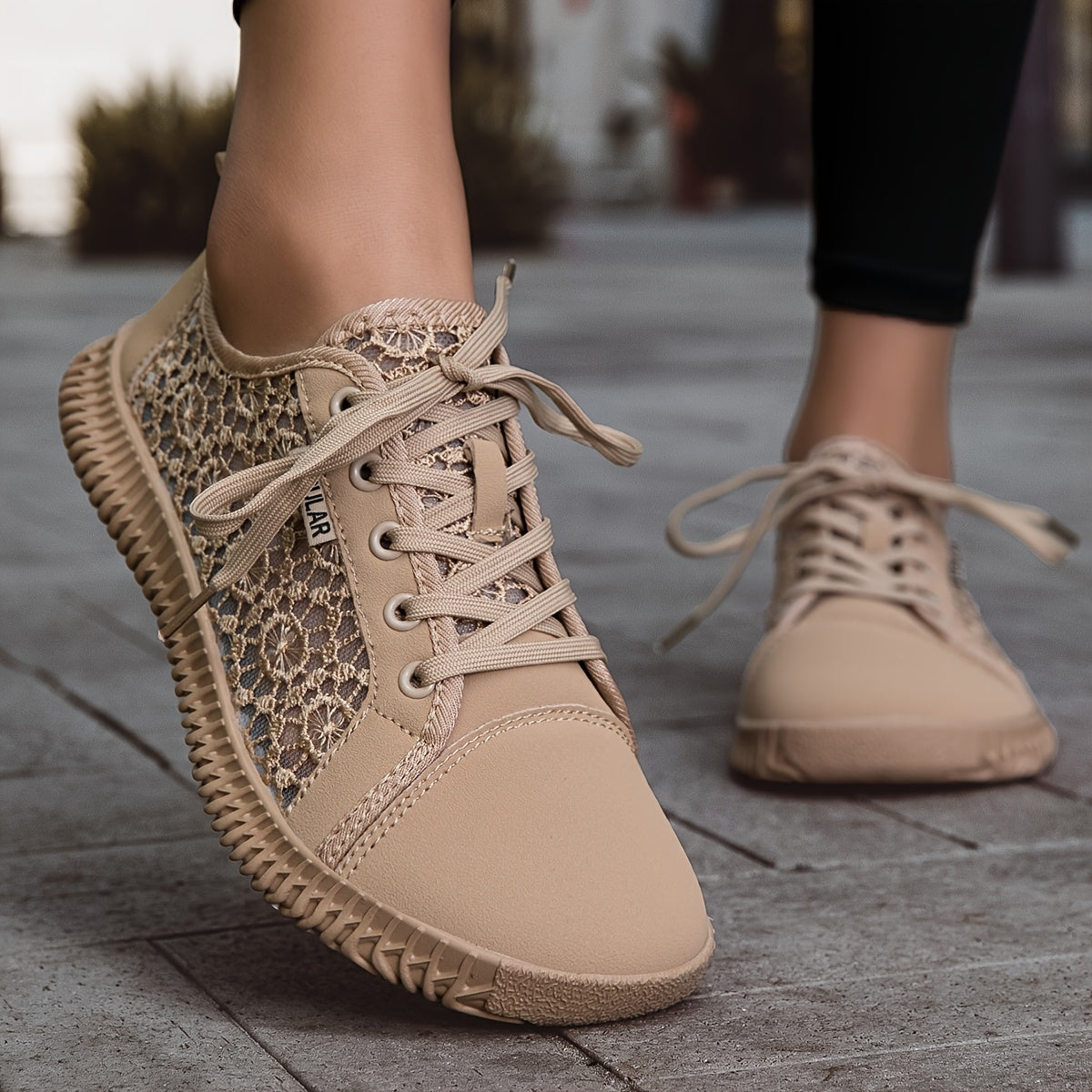 Overlane Bloomy Lite - Lace-Up Sneakers for Wide Feet Khaki / 36